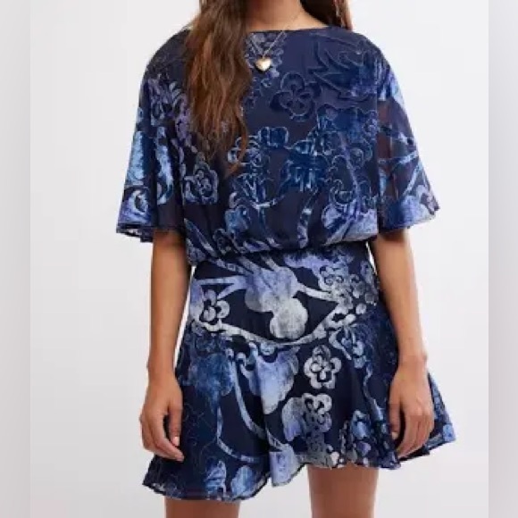 New without tag FREE PEOPLE MANUKA BURNOUT VELVET MINI DRESS. XS. $168 - Picture 15 of 17